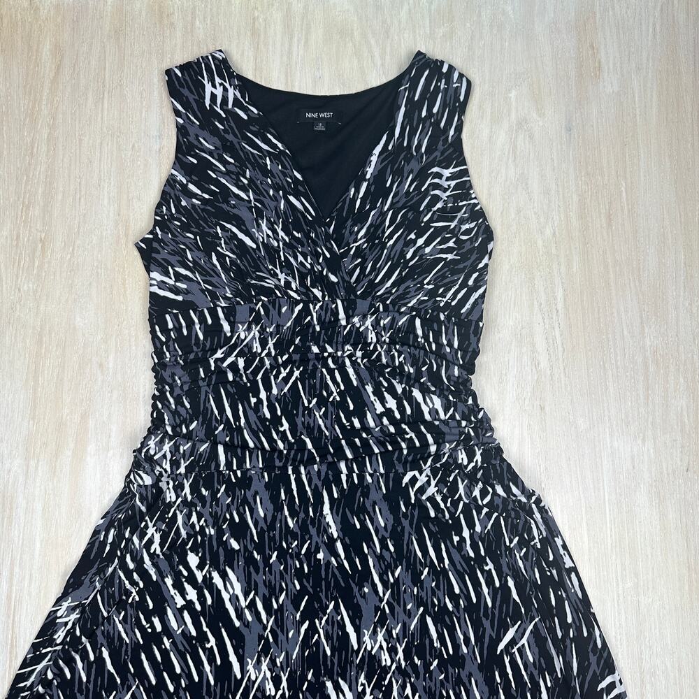 Nine West Abstract Monochrome V-Neck Sleeveless Stretch Classic Casual Dress 12 - Picture 2 of 14